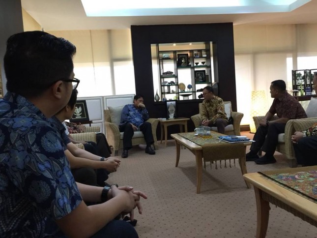 Menteri Perindustrian, Airlangga Hartarto saat menerima kunjungan Ketua Yayasan Pancaran Tridharma, Ronny Hermawan bersama Ketua Yayasan Mitra Industri Mandiri, Darwoto