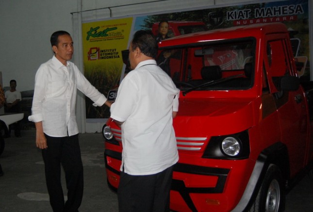 Presiden Joko Widodo melihat Kendaraan Pedesaan MAHESA