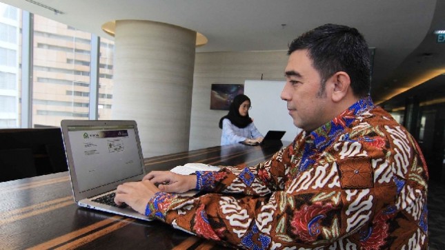 Nasabah mengakses layanan Cash Management System PT Bank Muamalat Indonesia Tbk yang bernama Muamalat Digital Integrated Access (Madina)