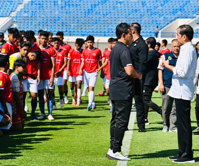 Presiden Jokowi Kunjungi Stadion Si Jakak Harupat Pastikan Kesiapan Jelang Piala Dunia U 17