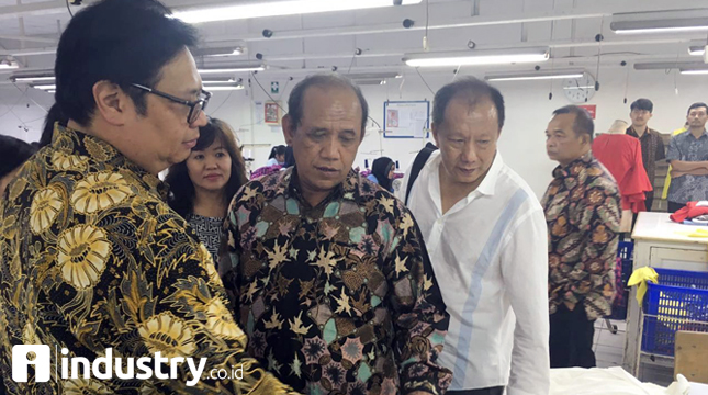Menteri Perindustrian Airlangga Hartarto melakukan kunjungan kerja di PT Delami Garment Industries