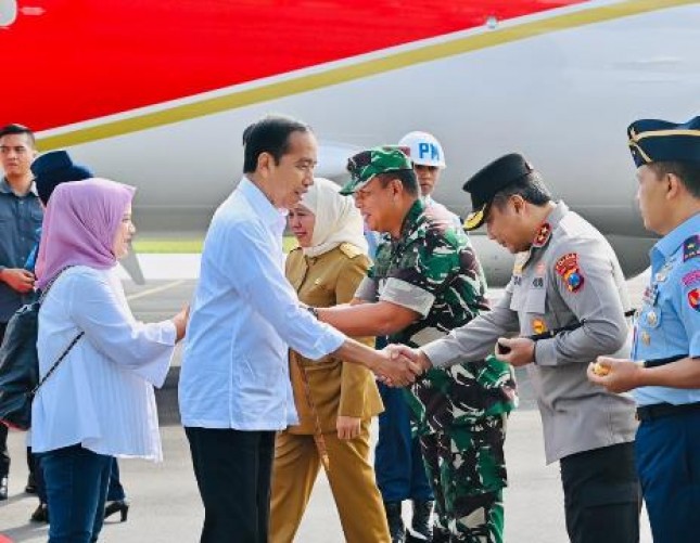 Presiden Jokowi Dan Ibu Iriana Kunjungan Kerja Ke…