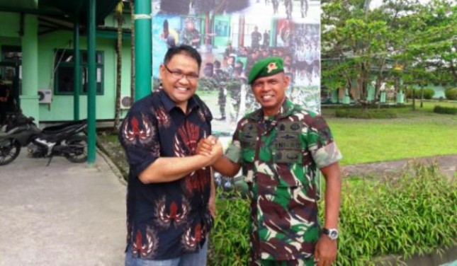 Ketum SMSI Teguh Santosa dan Komandan Brigif 20/IJK, Kolonel Inf. Frits W.R Pelamonia (Foto Ist)
