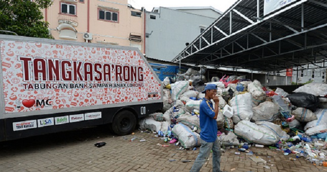Ilustrasi bank sampah. (Dimas Ardian/Bloomberg/Getty Images)