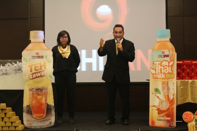 Conny Hozana, Brand Manager of PT. Ichi Tan Indonesia dan Andrean Advent Sitompul, Marketing Manager of PT. Ichi Tan Indonesia (Foto Ist)