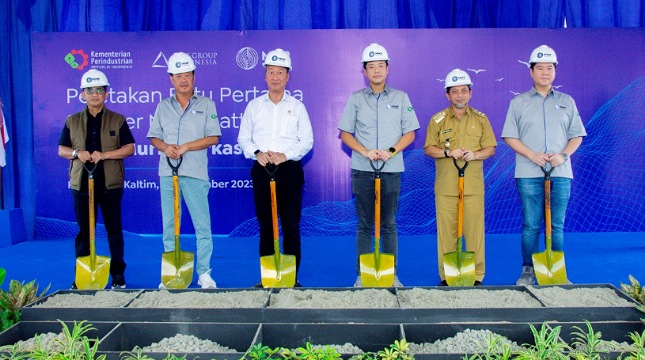 Menperin Agus Gumiwang Kartasasmita saat meresmikan pembangunan smelter nikel MPP