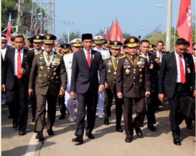 Presiden Jokowi bersama Panglima TNI Gatot Nurmantyo dan Kapolri Tito Karnavian (Foto Setkab)
