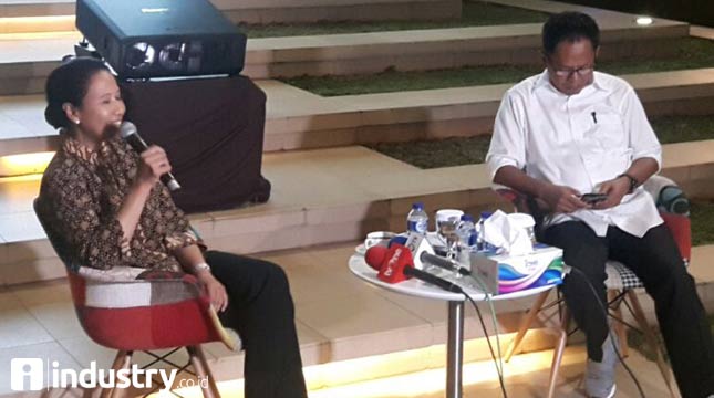 Menteri BUMN Rini Soemarno pada acara bincang santai (Hariyanto/INDUSTRY.co.id)
