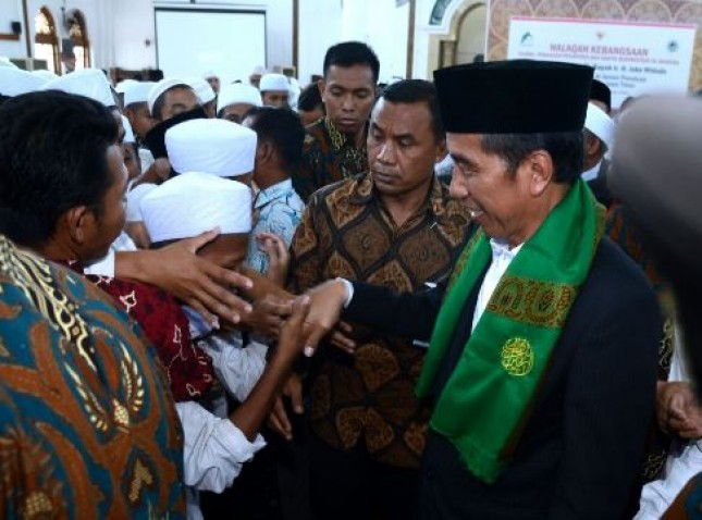 Presiden Jokowi saat menghadiri Halaqah Kebangsaan Ulama, Pengasuh Pesantren se-Madura di Ponpes Al Amien Prenduan, (8/10). (Foto: BPMI)
