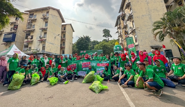 Kegiatan Supersol Gotong Royong Bersih Bebas Kuman di Rumah Susun Conver Kemayoran Jakarta Pusat.