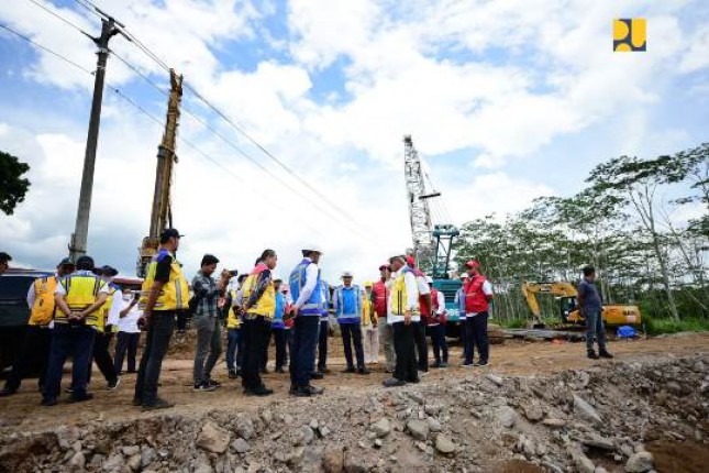 Tinjau Tol Yogyakarta - Bawen, Menteri PUPR Basuki…