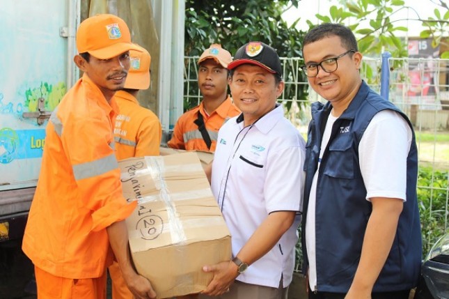 Perayaan HUT ke-34, PT Perikanan Indonesia Bagikan 340 Paket Ikan untuk Balita Stunting di Kawasan Penjaringan