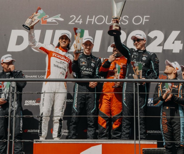 Sean Gelael Juarai Balapan Ketahanan 24H Dubai 2024 di Dubai Autodrome Circuit