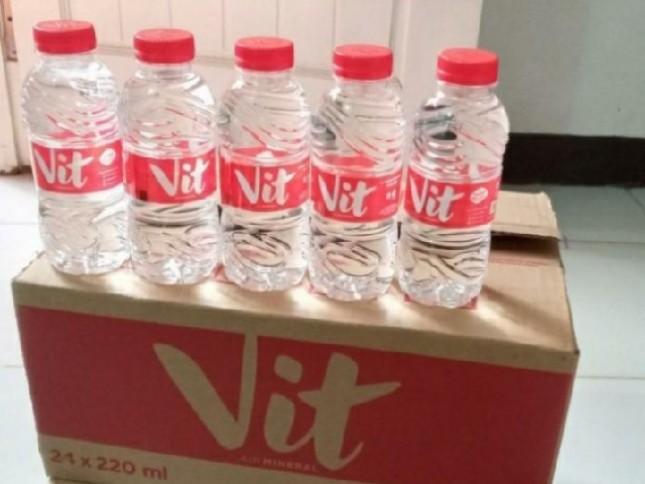 Air minum mineral VIT
