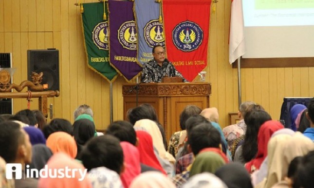 Dirut BTN (Persero) Tbk Maryono menjadi dosen tamu untuk memberikan kuliah umum di tengah ratusan mahasiswa Universitas Negeri Yogyakarta Jumat (20/10/2017) (Foto Rizki Meirino)