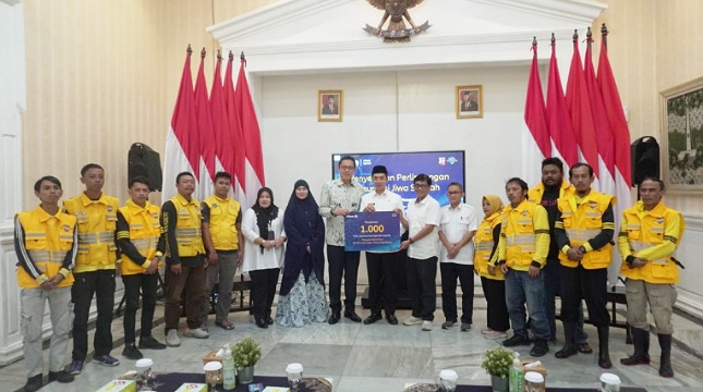 Allianz Syariah Bagikan Asuransi Gratis kepada 1.005 Pekerja DLH Kota Bogor