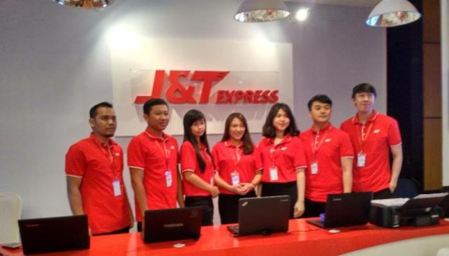 J&T Express terus berinovasi dalam produk layanannya. Hal itu dituangkan dalam peluncuran slogan baru perusahaan tersebut yaitu, Express Your Online Business.