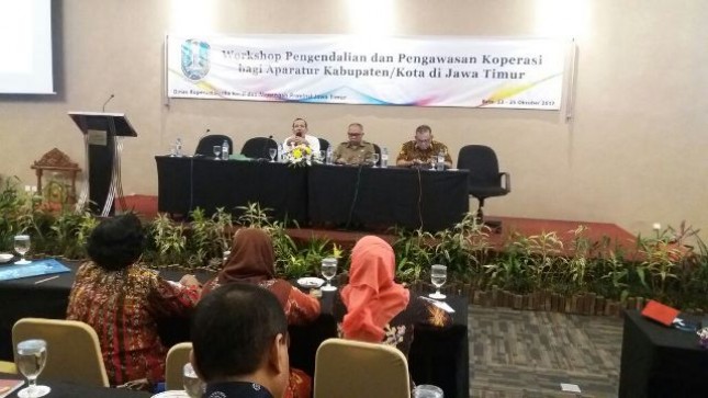 Workshop Pengendalian dan Pengawasan Koperasi Bagi Aparatur Kabupaten/Kota di Jawa Timur, di Kota Batu, Malang, Senin (23/10).