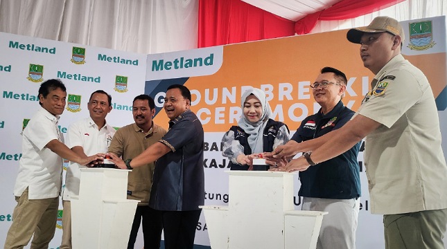 Direksi Metland bersama PJ Bupati Bekasi Dani Ramdan saat groundbreaking jembatan penghubung koridor Utara - Selatan Bekasi 