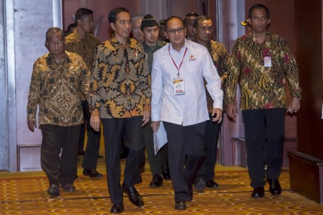 Presiden Jokowi dan Ketua Kadin Indonesia Rosan Roeslani (Foto Ist) 