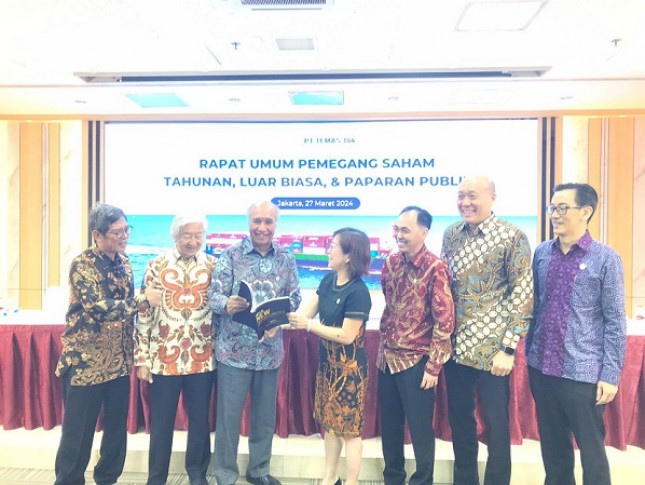 Jajaran Direksi dan Komisaris PT TEMAS Tbk berkumpul bersama usai RUPST dan RUPSLB di Jakarta. (Foto: Humas TMAS)