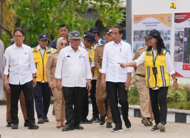 Pulihkan Aktivitas Sosial Ekonomi, Menteri Basuki Dampingi Presiden Jokowi Resmikan Rehab dan Rekonstruksi Bangunan Gedung Pascabencana Sulawesi Barat