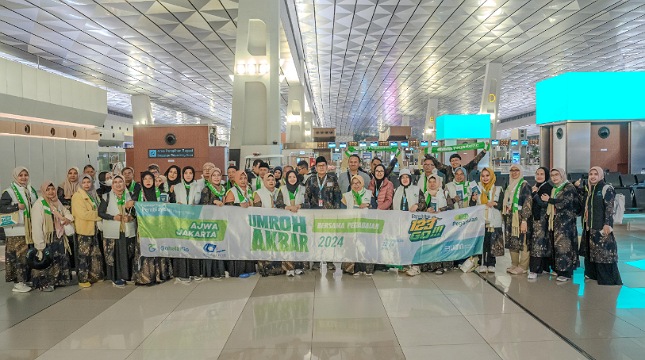 Pegadaian Berangkatkan Peserta Program Umrah Akbar