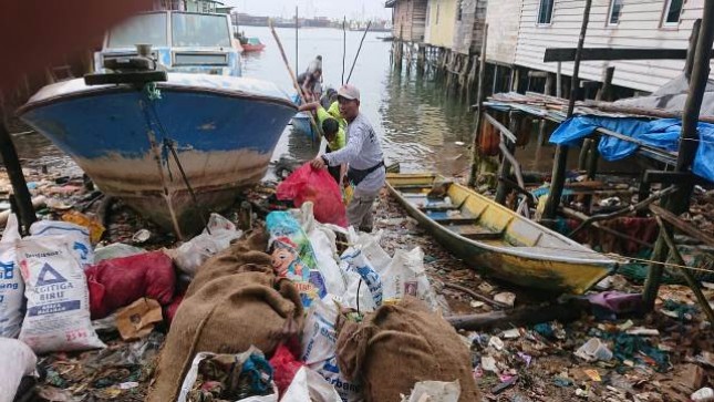Rapala Bakamla RI Kumpulkan 6,8 Ton Sampah di Batam
