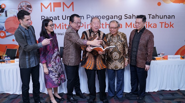 Jajaran direksi dan manajemen MPMX seusai RUPS tahun buku 2023