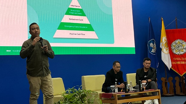 kuliah umum “Jago Investasi Sejak Muda, Emang Bisa?” di Universitas Gadjah Mada