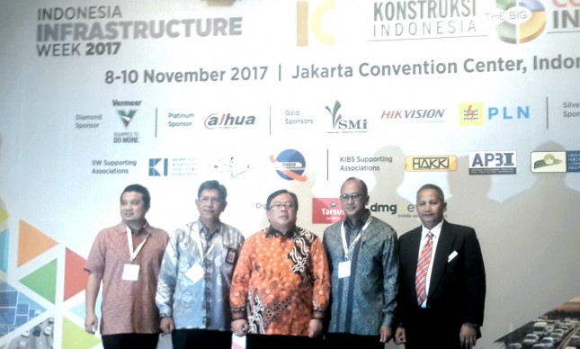 Kepala Bappenas, Ketum KADIN, Dirjen Bina Kontruksi Kemen PUPR di acara Indonesia Investment Week 2017 di Jakarta (dok-INDUSTY.co.id)