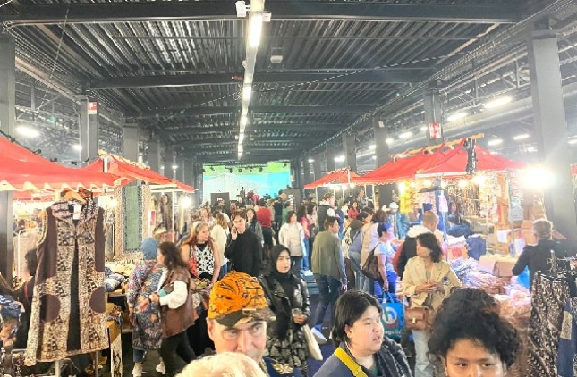 Suasana Pasar Indonesia di Belanda