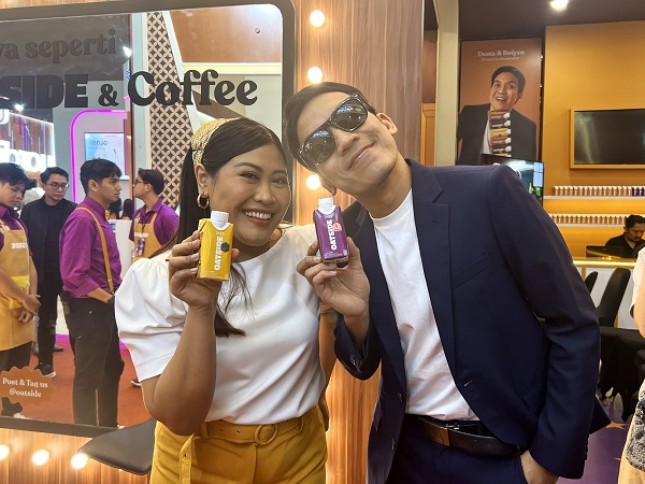 OATSIDE Luncurkan Lini Produk Kopi Susu Baru Bersama Duo “DesBoi” Varian terbaru OATSIDE Caramel Macchiato dan OATSIDE Mocha yang ‘Cocok Enaknya’ seperti chemistry Desta dan Boiyen