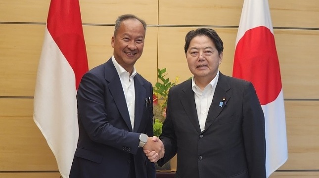 Menperin Agus Gumiwang Kartasasmita bersama Chief Cabinet Secretary Jepang Mr. Hayashi Yoshimasa