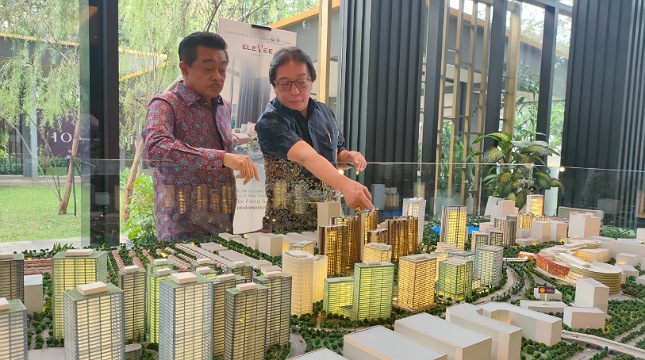 CMO Elevee Condominium, Alvin Andronicus bersama Pengamat Properti Nasional, Panagian Simanungkalit (Foto: Ridwan/Industry.co.id)