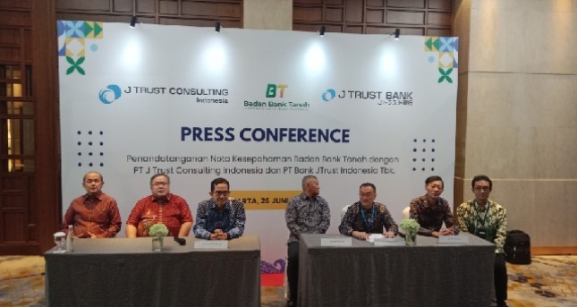 Press Conference J Trust