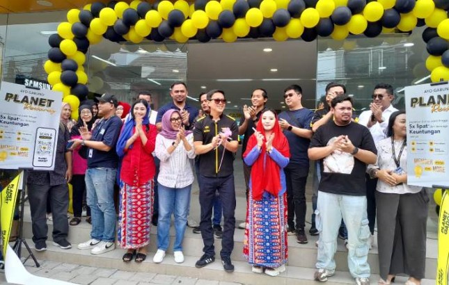 Pembukaan Planet Gadget di Jl Raya Condet.