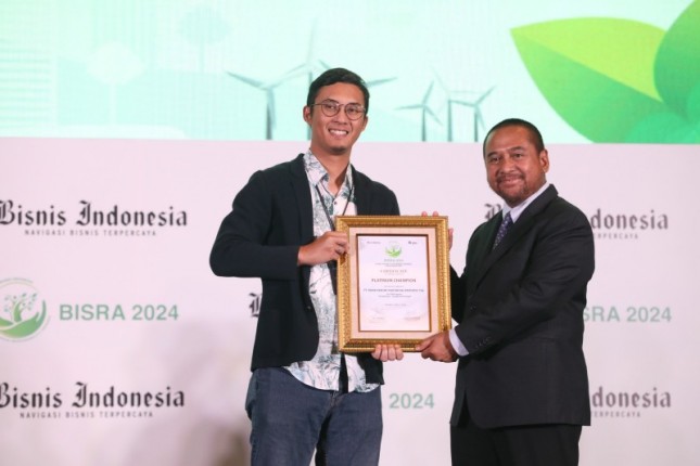 BRI saat menerima BISRA award