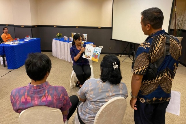 Aktivitas membaca nyaring bisa tingkatkan minat baca anak.