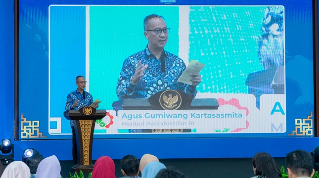 Menteri Perindustrian Agus Gumiwang Kartasasmita