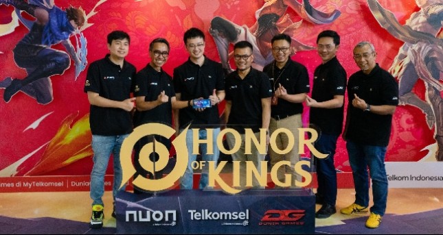 Kiri ke kanan) Country Manager Level Infinite, Agung Chaniago; CEO Nuon, Aris Sudewo; Head of Publishing SEA Tencent, John; VP Digital Lifestyle & Services Telkomsel, Nirwan Lesmana; VP Customer Care Management Telkomsel, Robby A Cahyadi; COO Nuon, Chandra Tamrin; dan CFTO Nuon, Irlamsyah Syam saat seremonial peluncuran HoK GraPARI Corner di GraPARI Graha Merah Putih