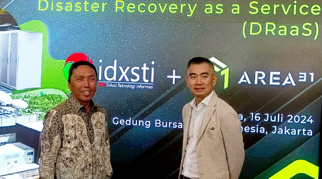 Presiden Direktur IDXSTI, Syafruddin bersama Direktur Utama dan Founder AREA31, Michael Alifen