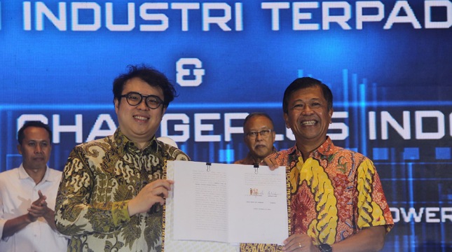 Penandatanganan kerjasama Utomo Charge+ dengan PT. KITB
