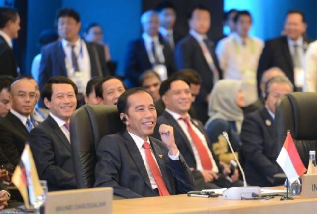 Presiden Jokowi menghadiri acara KTT Ke-19 ASEAN-Korea Selatan yang diselenggarakan di Philippines International Convention Center (PICC) Manila, Filipina, Senin (13/11) sore.