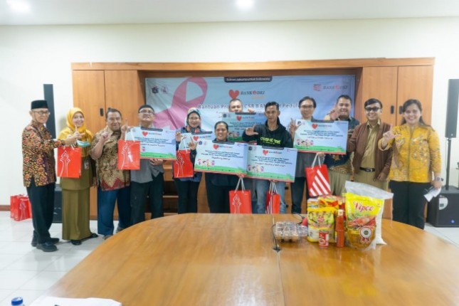 Anak-anak yang mendapatkan santunan Bank DKI