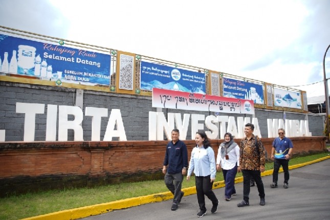 AQUA menerima kunjungan tiga Kementerian