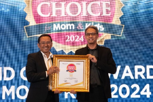 CuddleMe saat menerima penghargaan