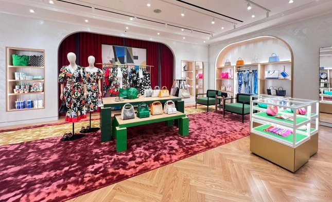 Butik Kate Spade New York dengan konsep terbaru di Surabaya.
