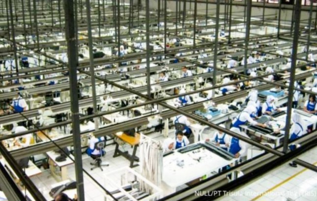 Suasana pabrik PT Trisula International Tbk (TRIS).