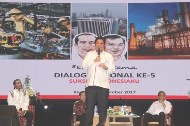 Menperin Airlangga Hartarto pada Dialog Nasional Sukses Indonesiaku di PT Gudang Garam Tbk., Kediri (15/11/2017).
